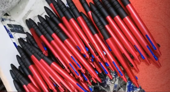 Kugelschreiber-Montage